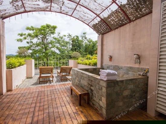 高级蜜月泡池房