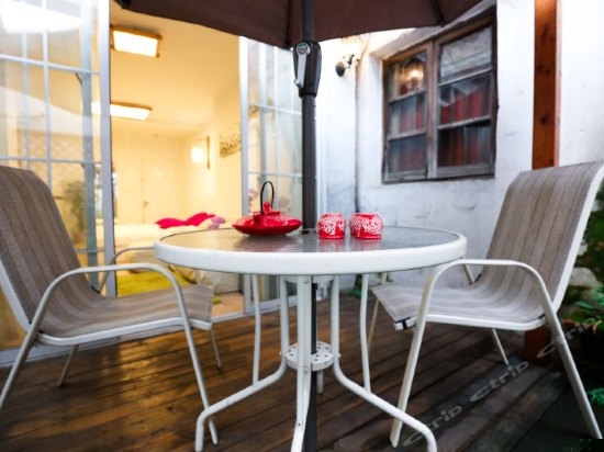 樱花飞扬（带两个私享花园）