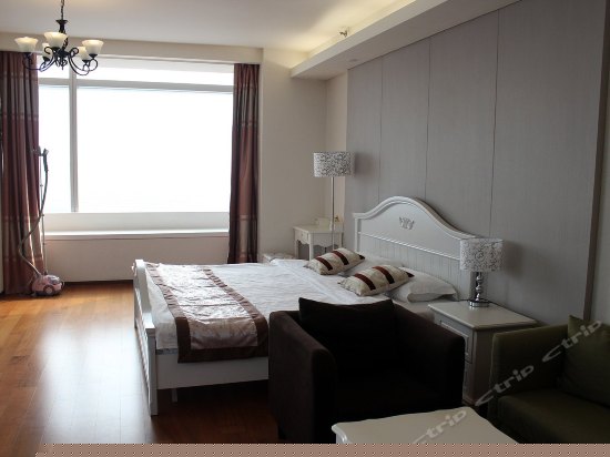 豪华双人大床房