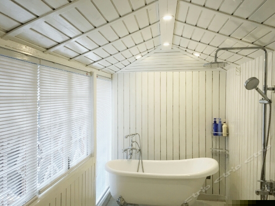 阳台复式家庭房