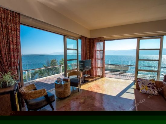 270°豪华海景泰式303号大床房