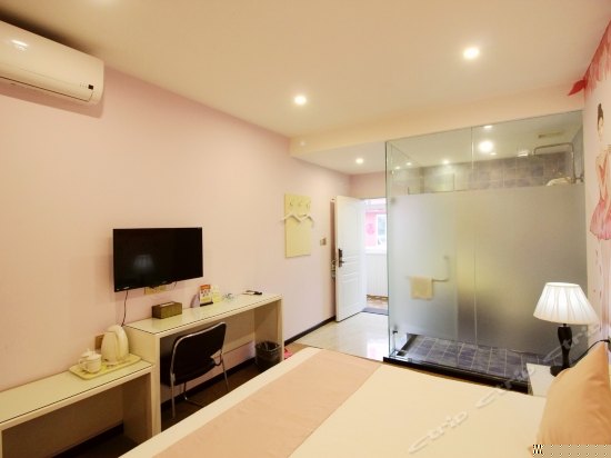 浪漫主题大床房