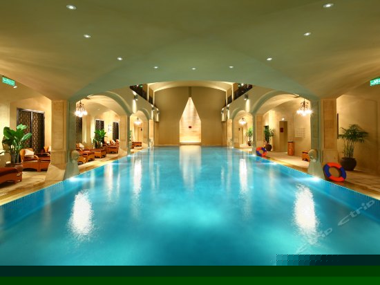 室内游泳池
