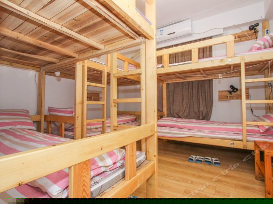 女生六人间(床位)(公卫)