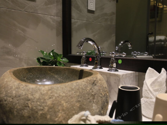 一线豪华露台海景亲水大床房