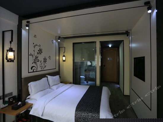 都市风情大床房