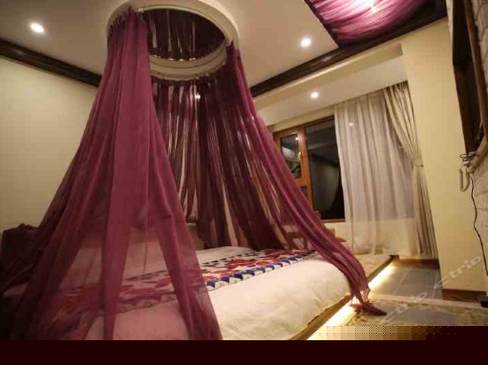 云巢豪华榻榻米观苍山情趣房