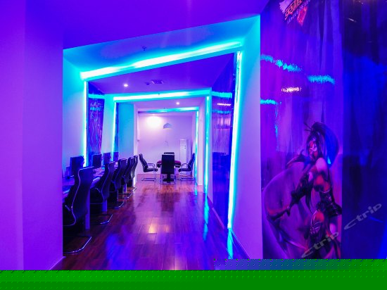 英雄联盟主题电脑房