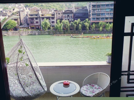 江景情侣大床房