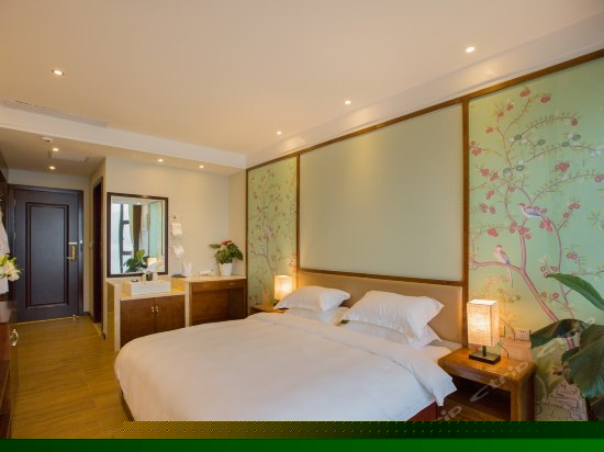 杨柳岸海景大床房