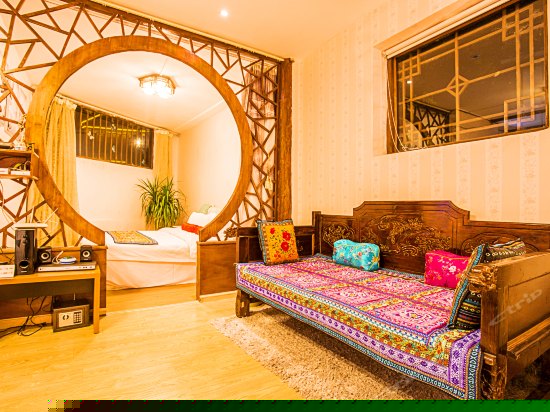 问蝶轩家庭套房