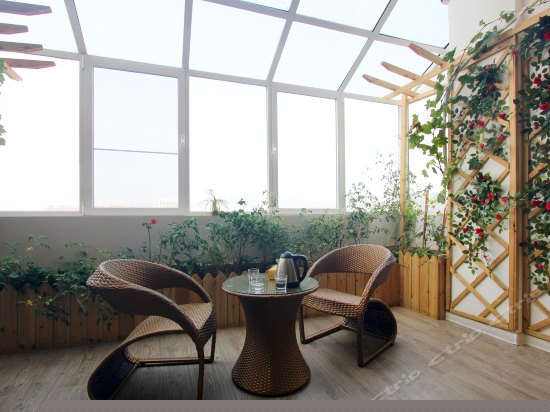 豪华庭院家庭复式房