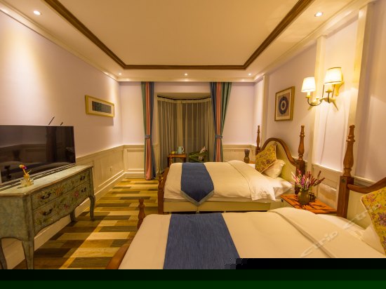 英伦田园侧海景双床房