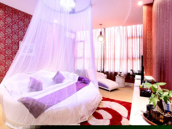 豪华情侣主题房