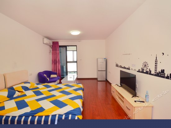 现代简约大床房