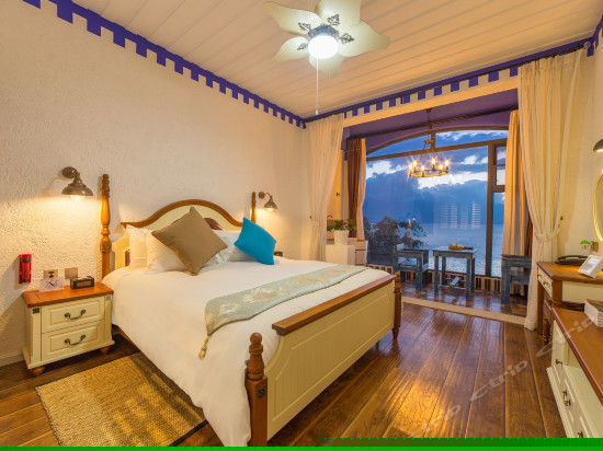 豪华洱海观景大床房