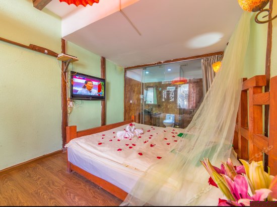 尊尚豪华大床房