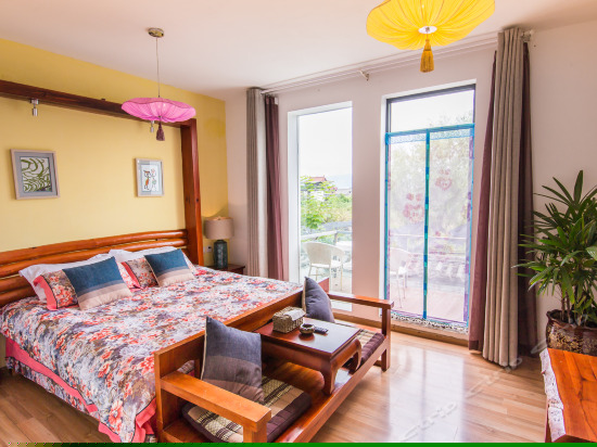 归鸿至阳台套房