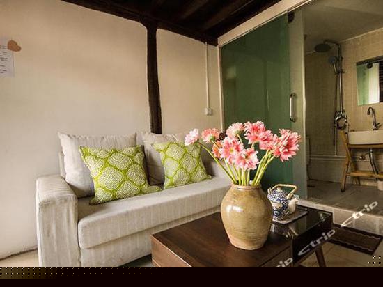 暖绿风情复式大床套间