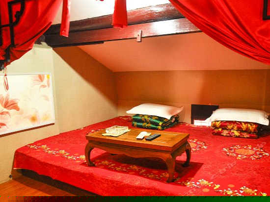 明清绣楼大床房