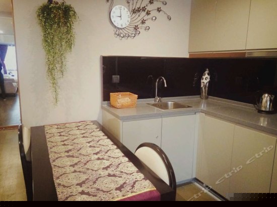 城景豪华家庭大床房(无窗)