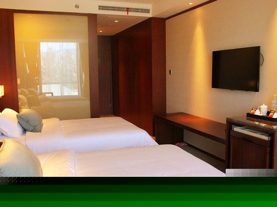 高级湖景双床房