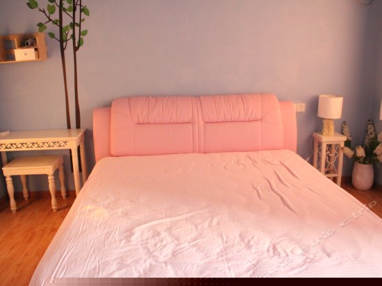 曼屋1号楼1.8米床大床房