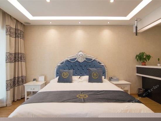 豪华大床房