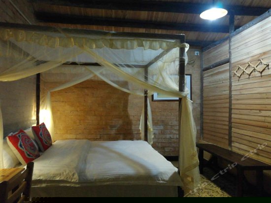 逸龙苑主院大床间