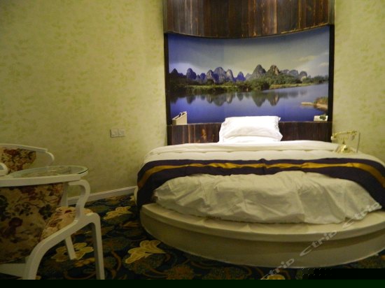 特色单人圆床房