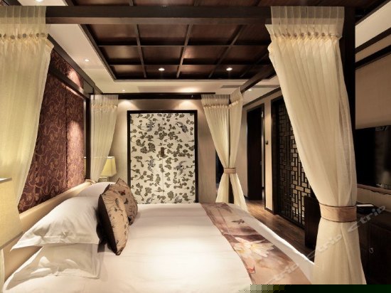 禅意套房（带阳光书房)