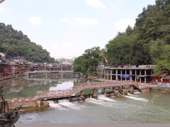 临江大阳台韩式观景房（听涛阁）