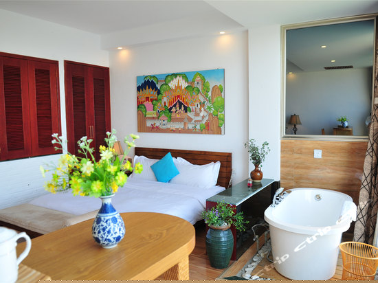 海天韵露台亲海大床房