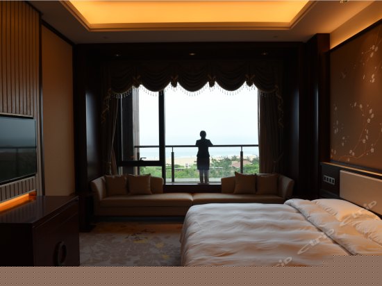 豪华无敌海景大床房