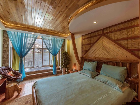 海景露台浴缸桑拿房2层