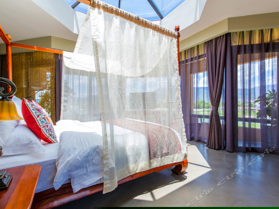 湖畔雪山全景房