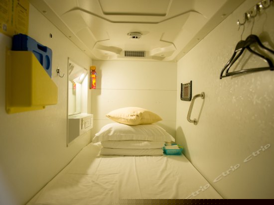 太空舱女宾横舱