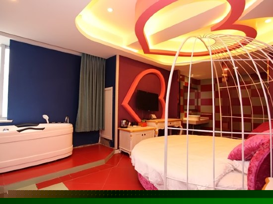 情侣主题圆床房