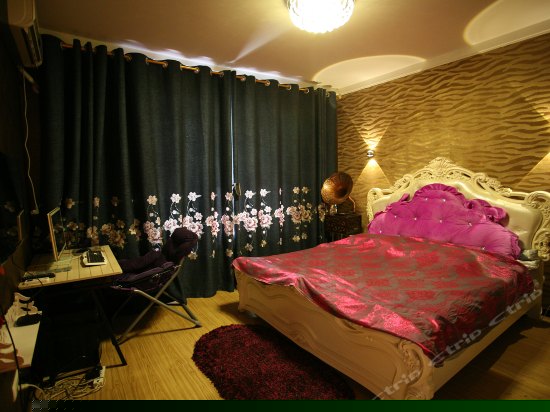 三室两厅聚会房