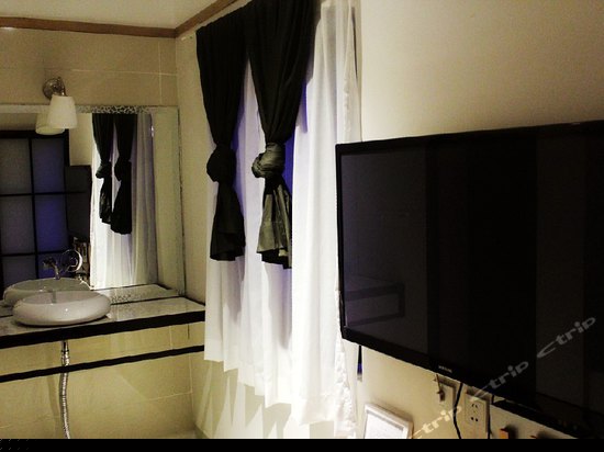 一楼半夏大床房