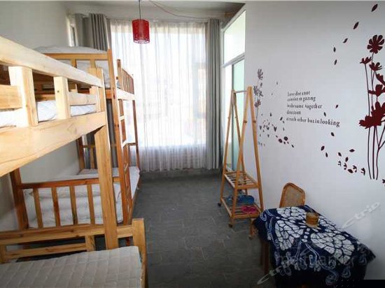 女生四人间床位房