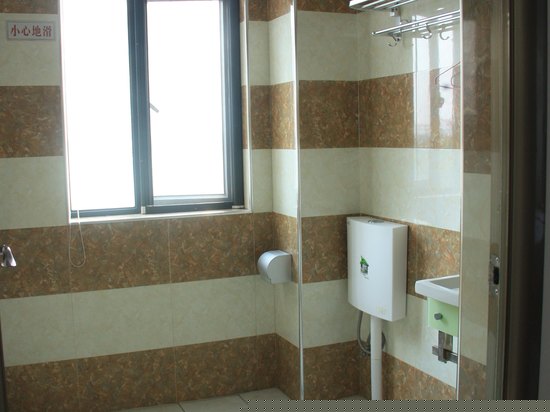 飘窗电脑双人房