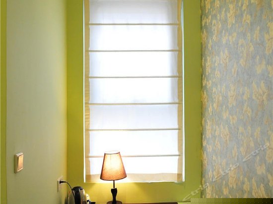 抱庭舒适大床房