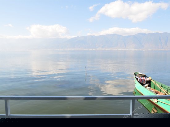 一楼两面临海带阳台海景大床间