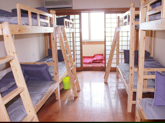男生八人间（床位）