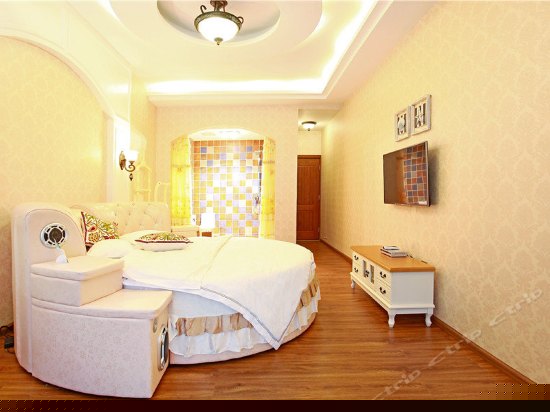 林荫海景蜜月房