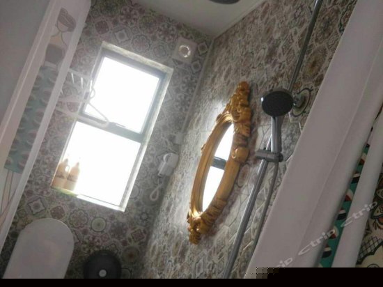 301无敌山景阳台阳台大床房