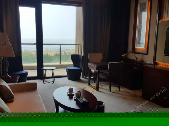 豪华无敌海景大床房