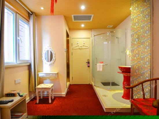 时尚主题大床房(无窗)