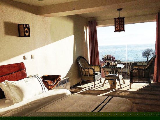 二楼湖景蜜月房